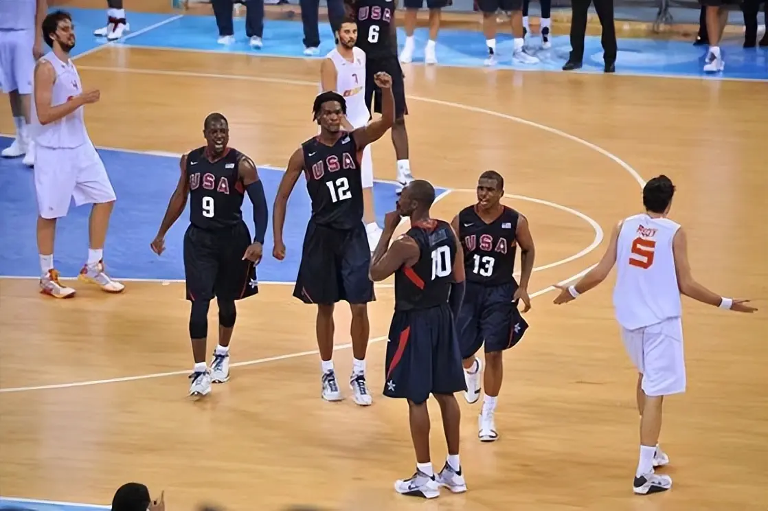 而在球队最, 色是蓝领的