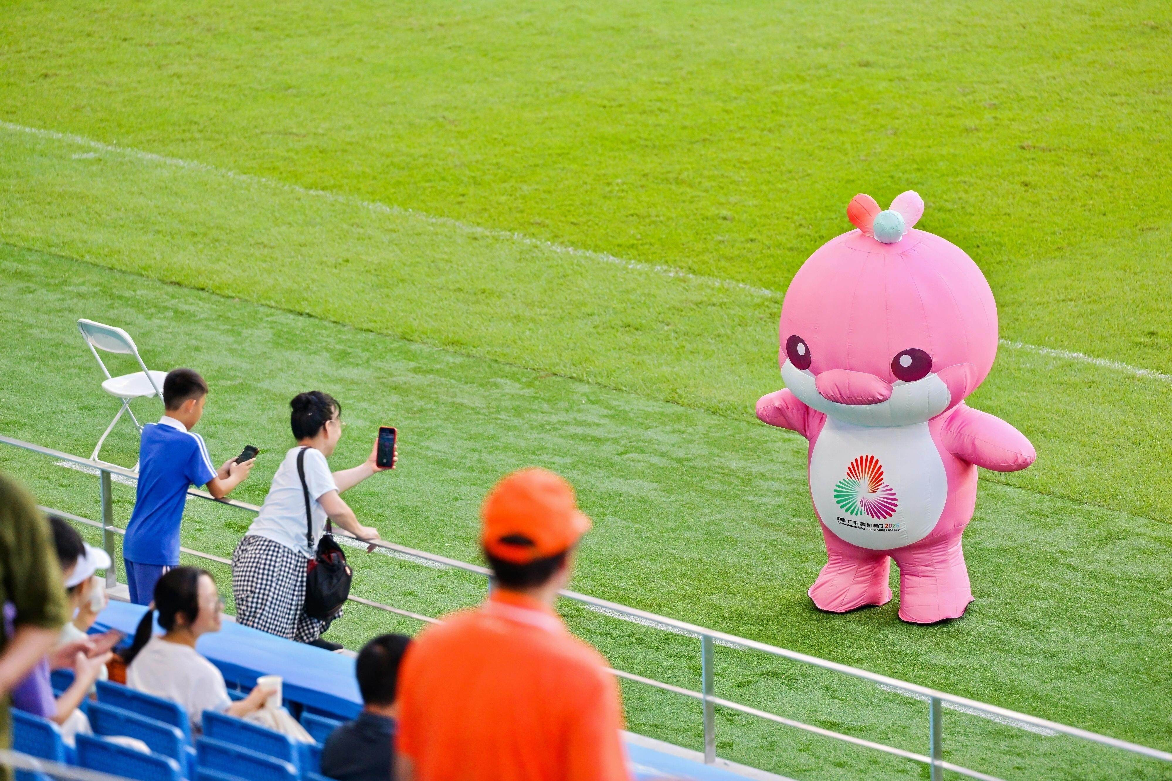 保障媒体采, 正式赛首战 保障媒体采, 正式赛首战